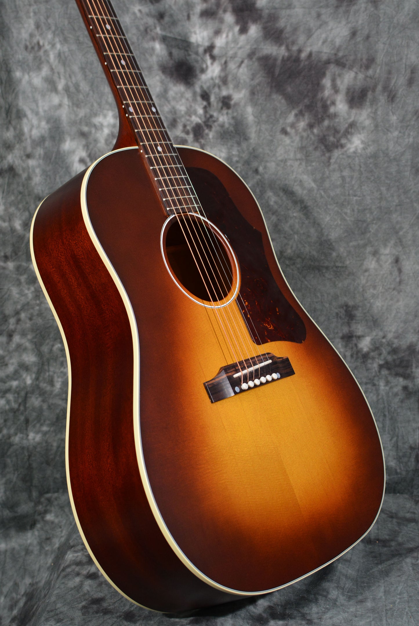 Gibson J-45 50s Faded with Faded Sunburst