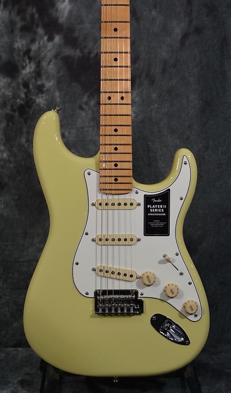 Fender Player II Series Stratocaster Maple Board Hialeah Yellow