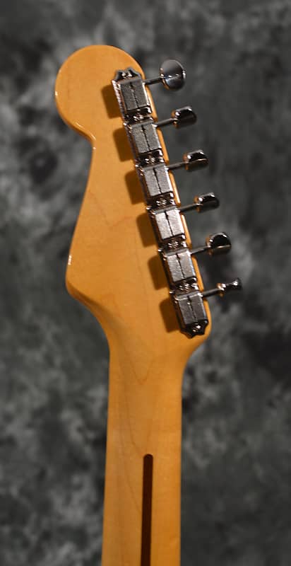 Fender 70TH Anniversary American Vintage II 1954 Stratocaster 2TS