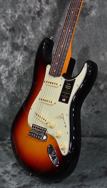 Fender American Vintage II 1961 Stratocaster 3-Tone Sunburst