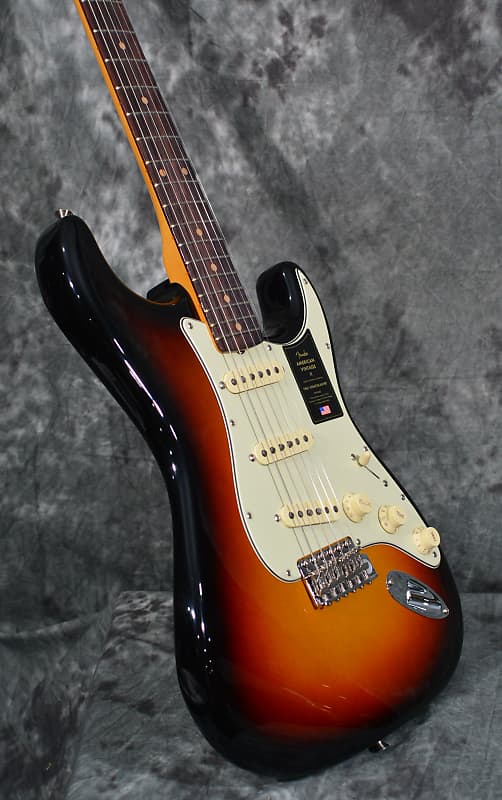 Fender American Vintage II 1961 Stratocaster 3-Tone Sunburst