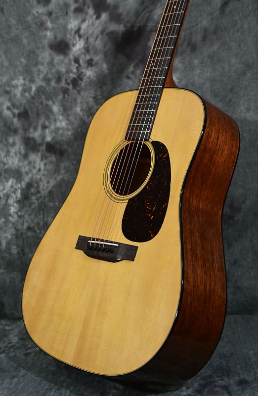 Martin D-18 Standard Series Dreadnought w/ Hardshell Case