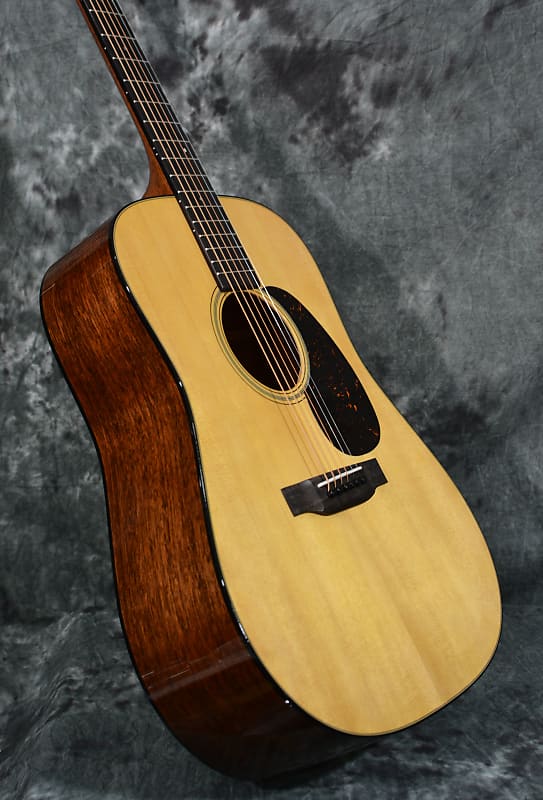 Martin D-18 Standard Series Dreadnought w/ Hardshell Case