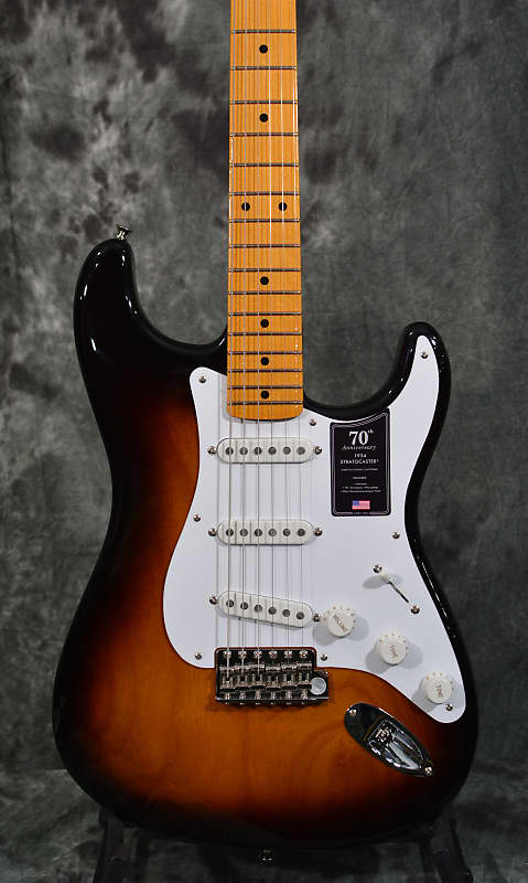 Fender 70TH Anniversary American Vintage II 1954 Stratocaster 2TS