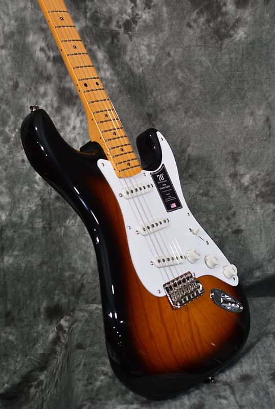 Fender 70TH Anniversary American Vintage II 1954 Stratocaster 2TS