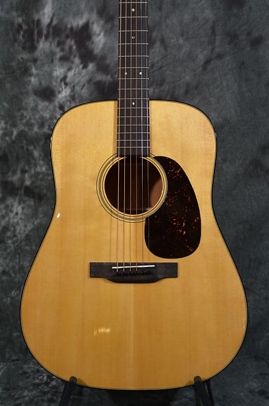 Martin D-18 Standard Series Dreadnought w/ Hardshell Case