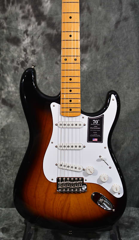 Fender 70TH Anniversary American Vintage II 1954 Stratocaster 2TS