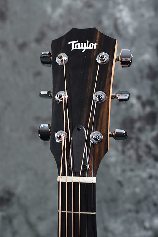 Taylor 212ce Grand Concert Acoustic Electric cutaway 2022 w Deluxe Gigbag