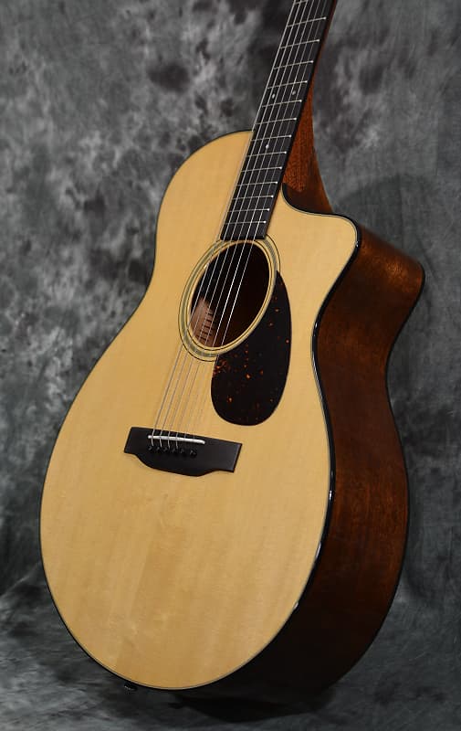 Martin SC-18E Standard Series Mahogany, Sitka Top